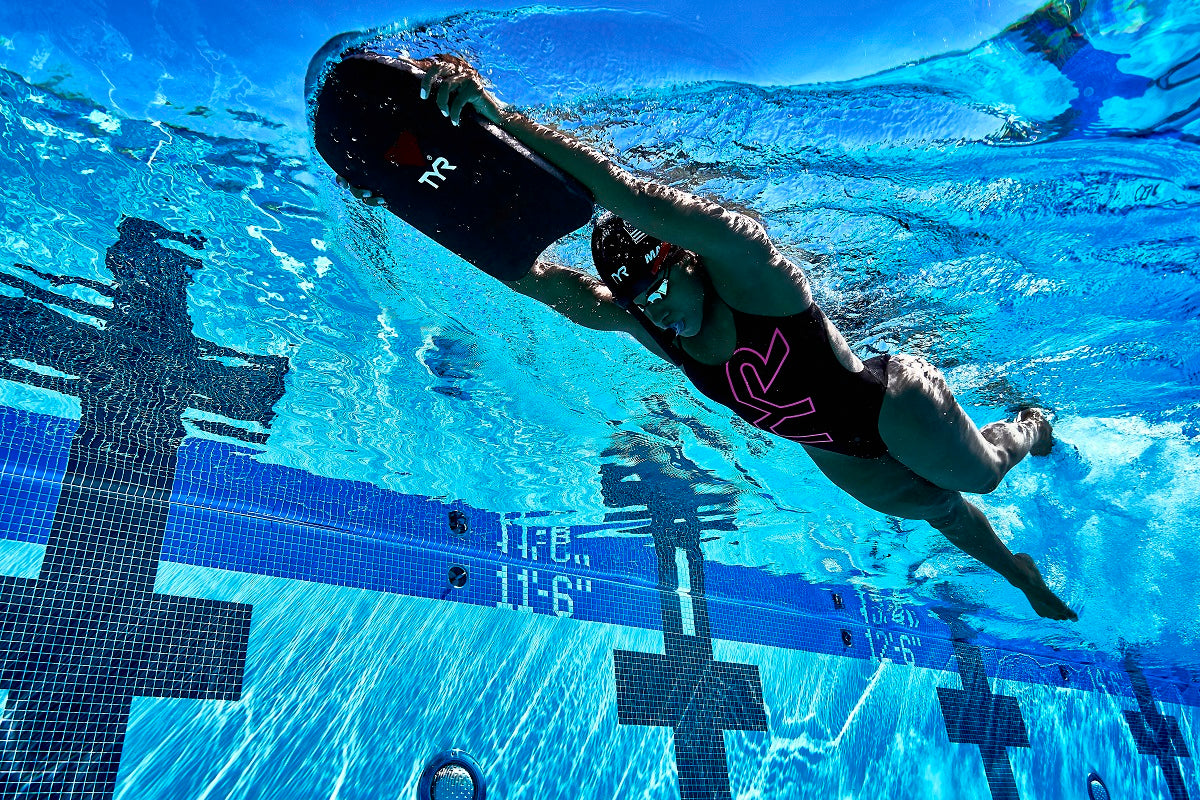 TYR Team Kickboard