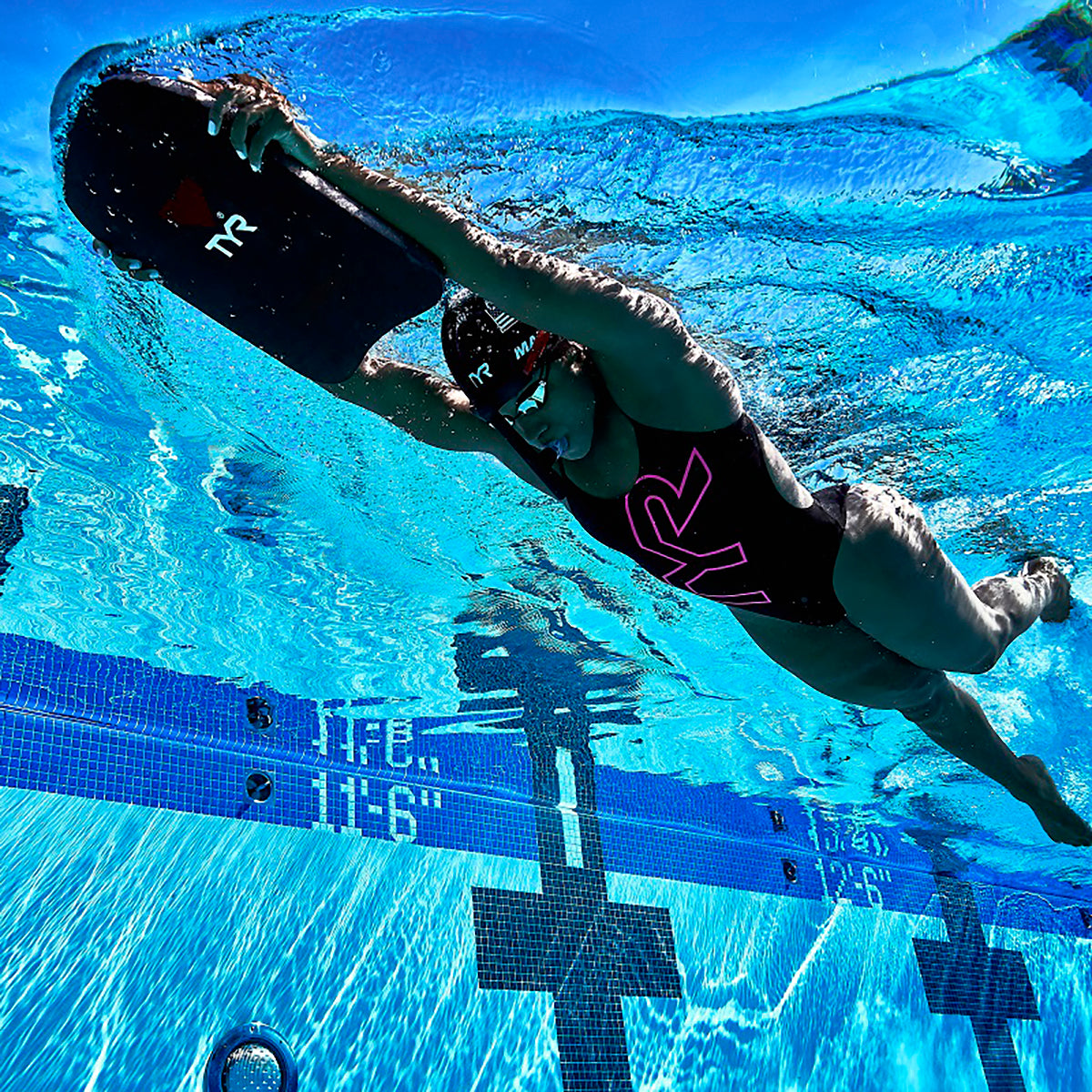 TYR Team Kickboard